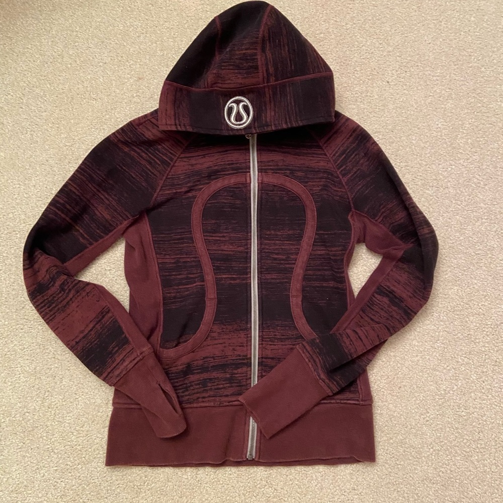 Lululemon scuba hoodie.Size 4, maroon& black, good condition, tons of life left